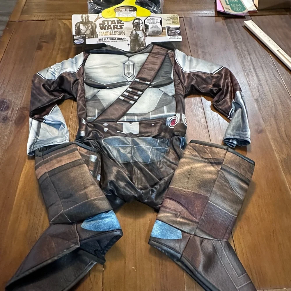 Star Wars Mandalorian child’s Costume - Brown and‎ Silver Size Small 5 6 NWT
